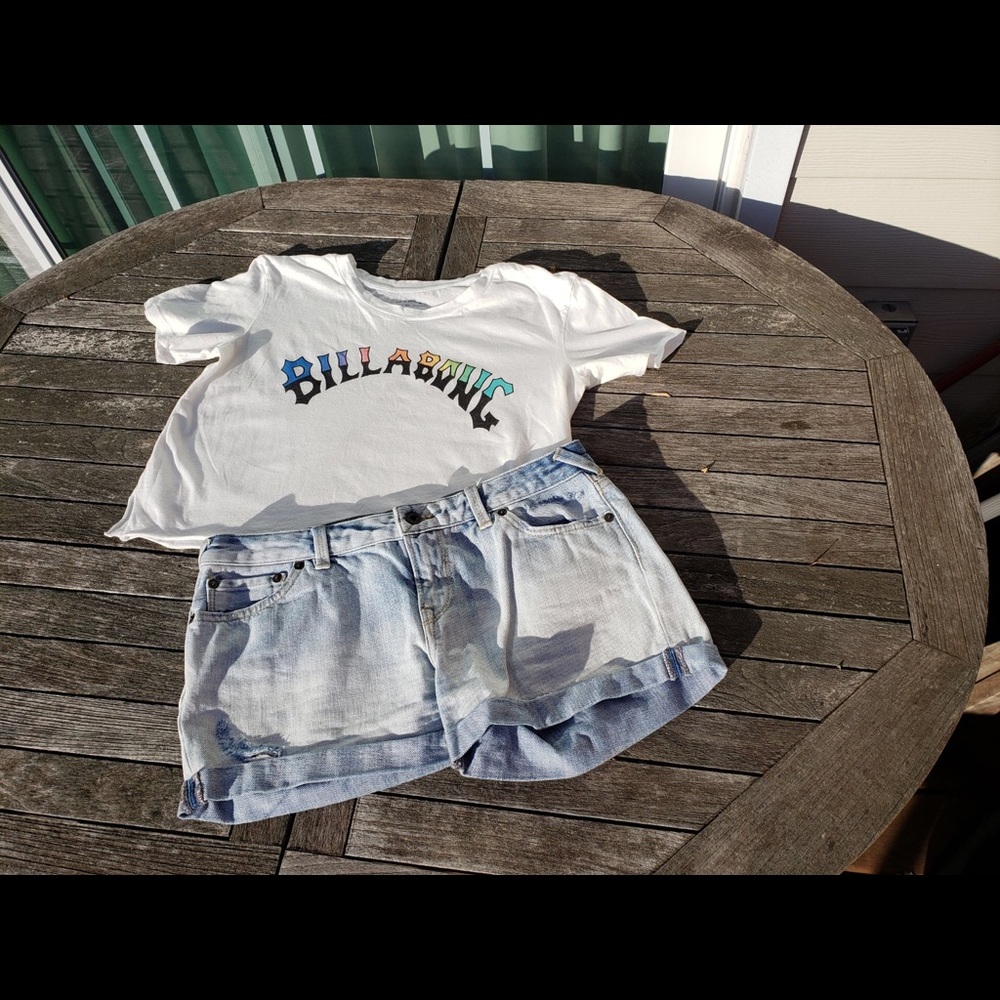 Billabong Cropped T-Shirt!